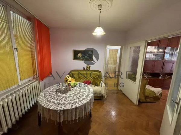 THREE-ROOM APARTMENT/CENTRE