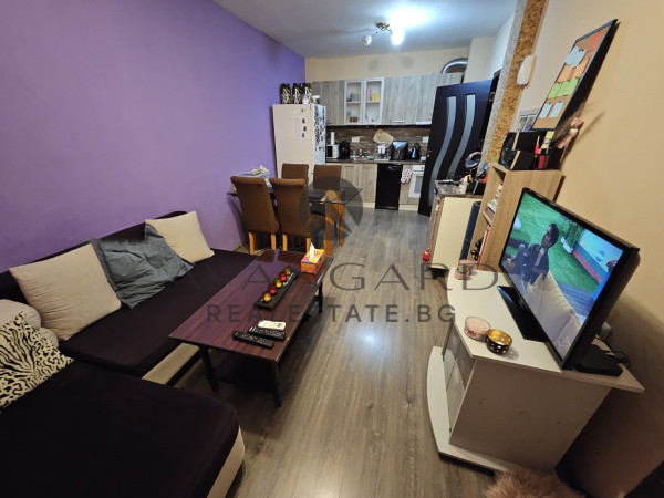 Двустаен с възможност за закупуване на паркомясто !