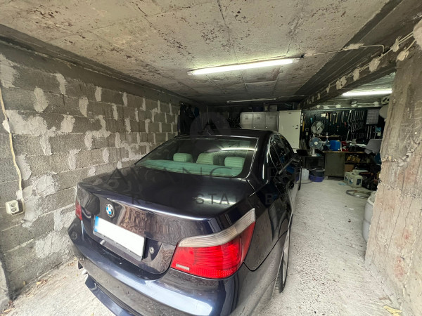 SPACIOUS FLOOR OF HOUSE WITH GARAGE AND ATTIC