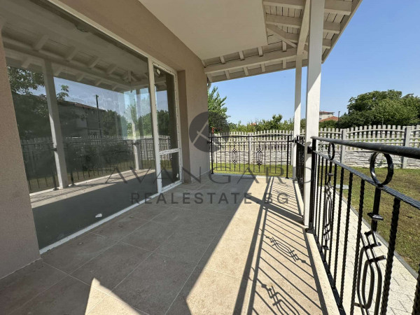 House with yard / act16 / Komatevo