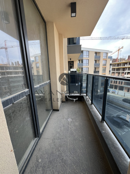 Four -bedroom with parking space in a luxury building