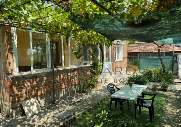 Two -storey house with a yard in the village of Kalekovets!
