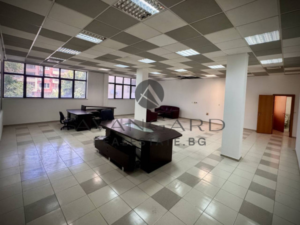 ПРОСТОРЕН ОФИС / ТОП ЛОКАЦИЯ / ЦЕНТЪР