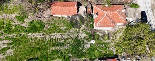 A one -storey house with a yard in Zlatitrap