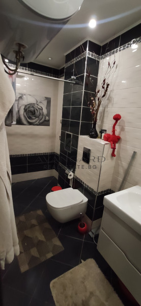 ТРИСТАЕН ОБЗАВЕДЕН / ЮЖНО ИЗЛОЖЕНИЕ / ВЪЗМОЖНОСТ ЗА ЗАКУПУВАНЕ НА ПАРКОМЯСТО