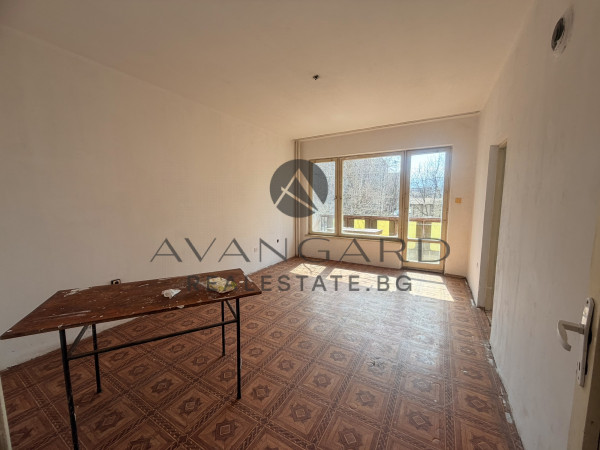 THREE-ROOM APARTMENT WITH REAL SQUARE AREA