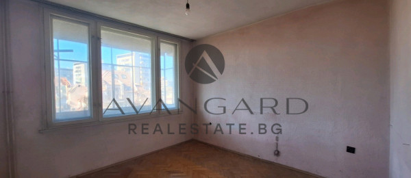 Two -bedroom apartment with garage / kamenitsa 1