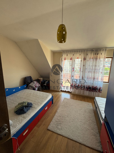 Fully furnished maisonette / east center