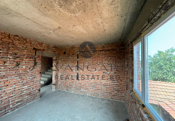 Two -storey house with a yard in the village of Kalekovets!