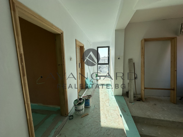 Две Къщи с Двор с.Костиево