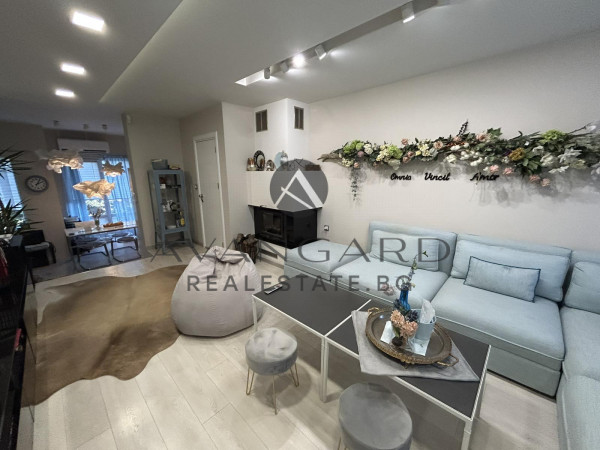 FURNISHED HOUSE WITH YARD AND GARAGE