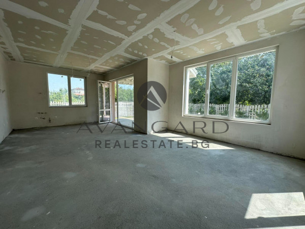 House with yard / act16 / Komatevo