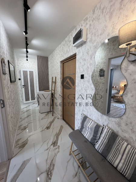 UNIQUE THREE-ROOM APARTMENT