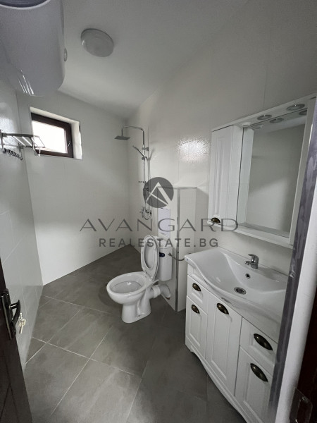 Spacious four-room maisonette with yard and veranda
