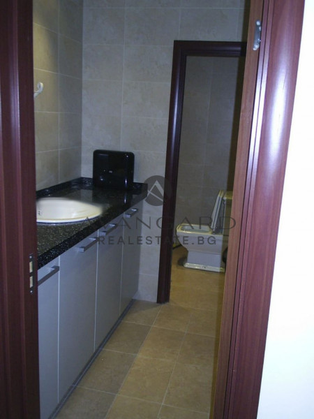 Spacious Shop / Top Location / Kashiyaka