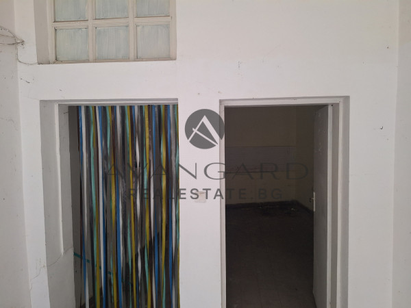 DETACHED HOUSE / TRAP