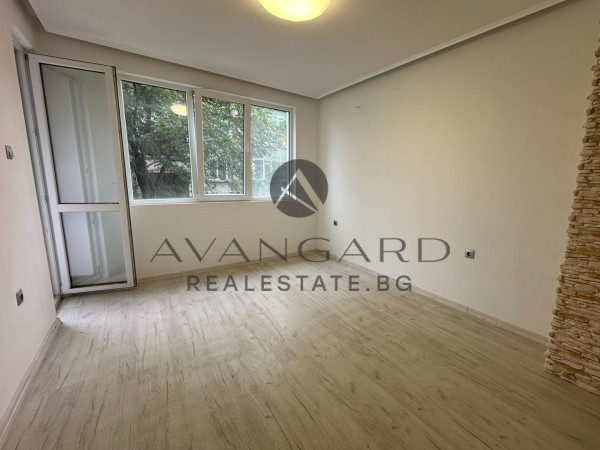 Multi -bedroom / real square footage / youth hill