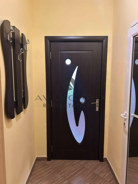 Тристаен Обзаведен / МОЛ Пловдив