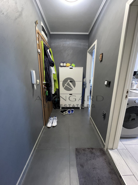 ДВУСТАЕН ОБЗАВЕДЕН! ЮЖЕН!