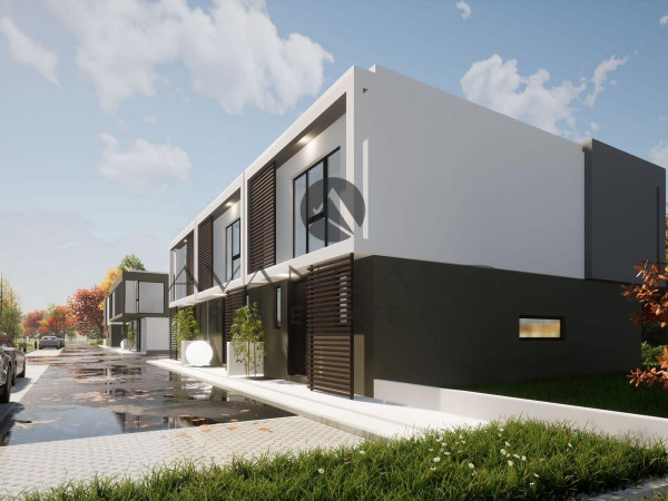 HOUSE WITH YARD AND PARKING SPACE