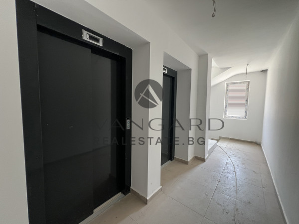 One bedroom apartment with south facing Act 16!