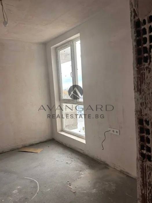 ACT 14! THREE-ROOM APARTMENT / THRACIA