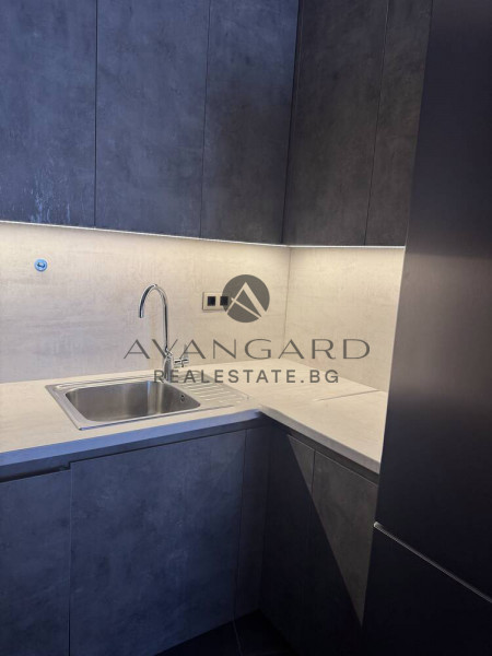 ОБЗАВЕДЕН ДВУСТАЕН АПАРТАМЕНТ В ЛУКСОЗНА СГРАДА