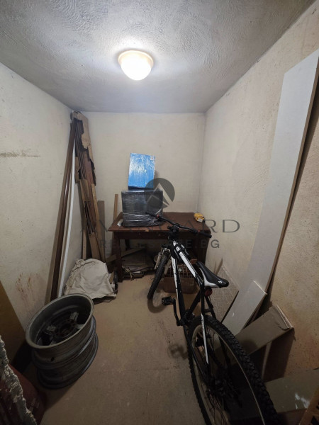 One -bedroom apartment with a tenant to UHT