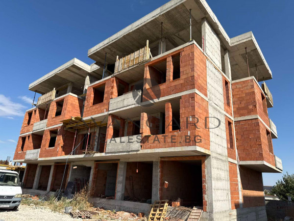 Двустаен апартамент / Прослав