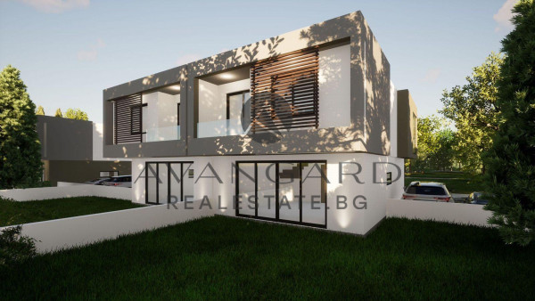 HOUSE WITH YARD AND PARKING SPACE