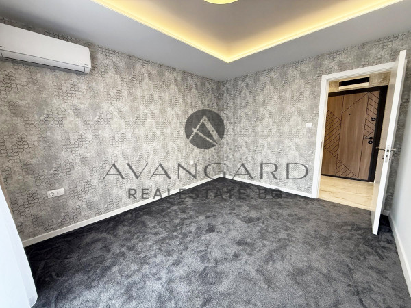 LUXURIOUSLY FURNISHED THREE-ROOM APARTMENT!!