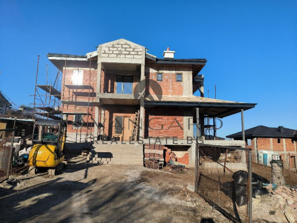Two -storey house between Markovo and Champion!