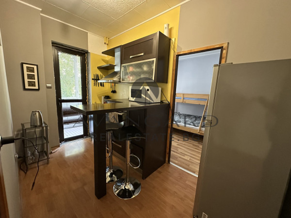 Spacious two -bedroom / real square footage / south exposure