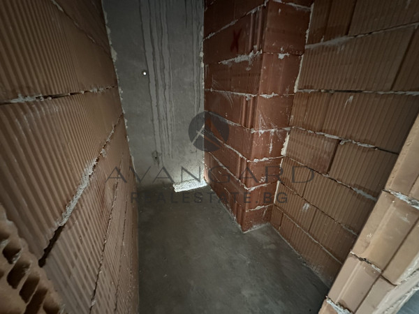 Four -bedroom / new modern building