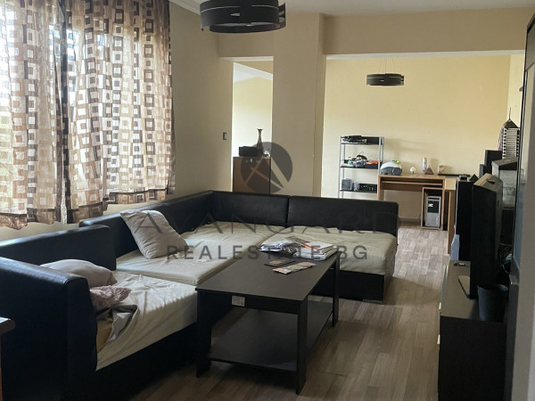 Обзаведен тристаен в Каменица 1