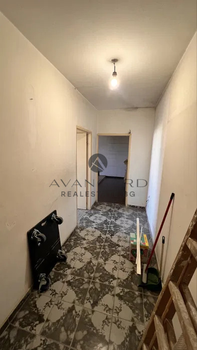 One -bedroom with three separate rooms and real square footage/ Kyuchuk Paris