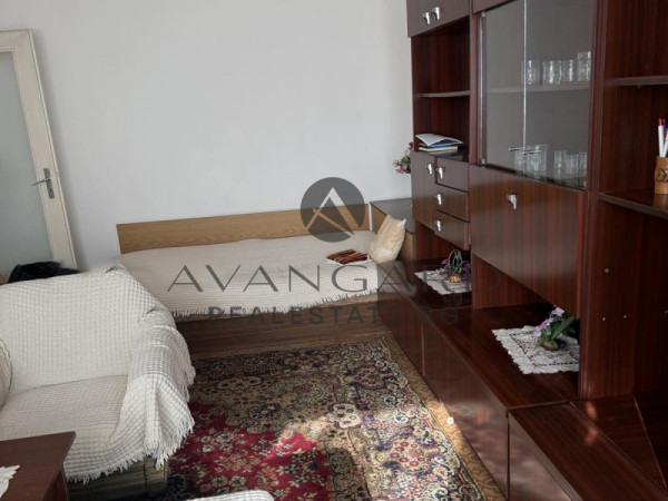 Двустаен с три отделни стаи в Гагарин