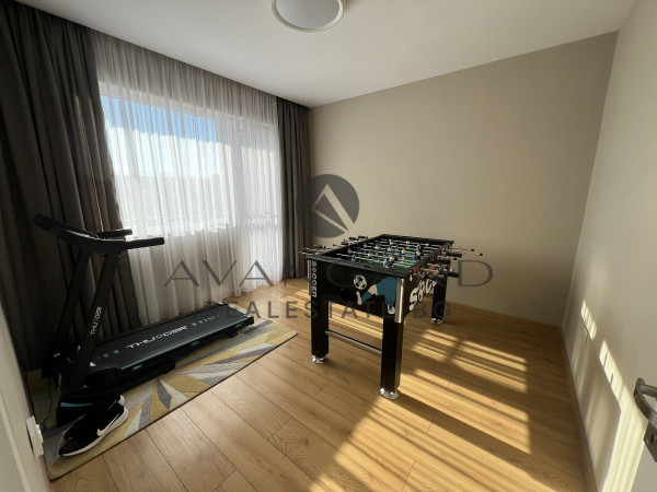 LUXURIOUSLY FURNISHED MULTI-ROOM APARTMENT