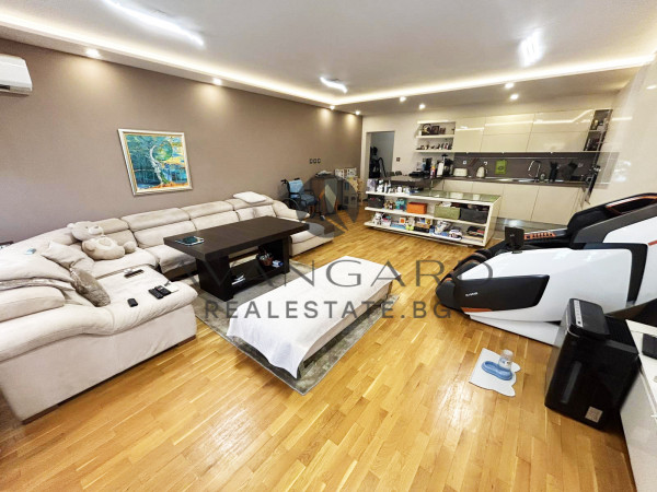 Обширен ЧЕТИРИСТАЕН ПАНАИРА