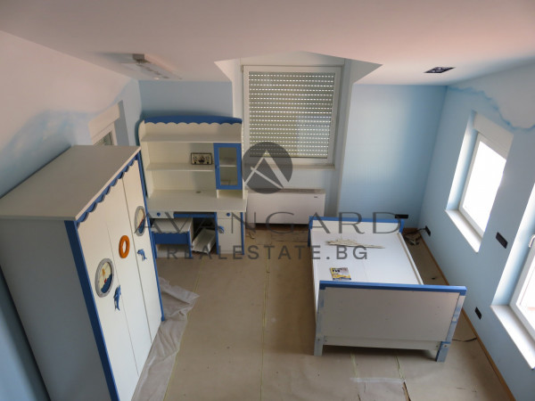Furnished house with yard and garage Belomorski