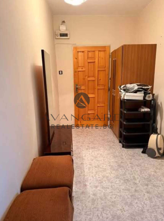 Двустаен с три отделни стаи до Камела