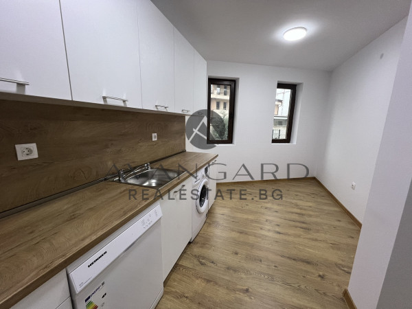 Spacious four-room maisonette with yard and veranda