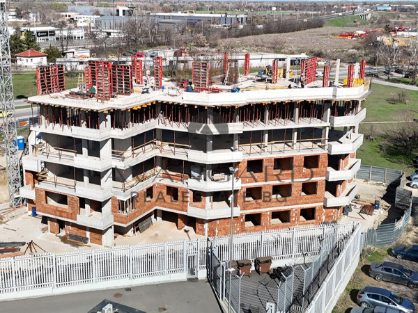 Three -bedroom new Thrace building