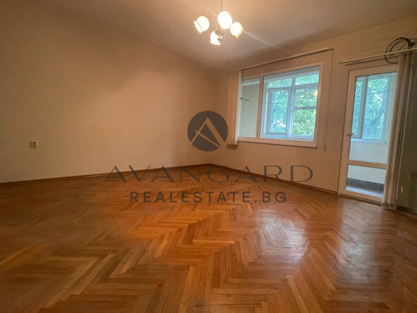 THREE-ROOM REAL SQUARE NEPTUNE
