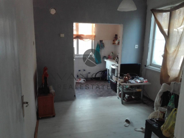 Етаж от къща / Златитрап