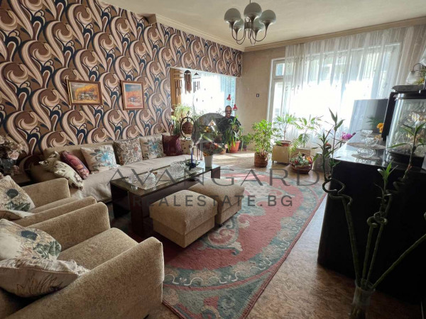 MULTI-ROOM CENTER/ Water Palace