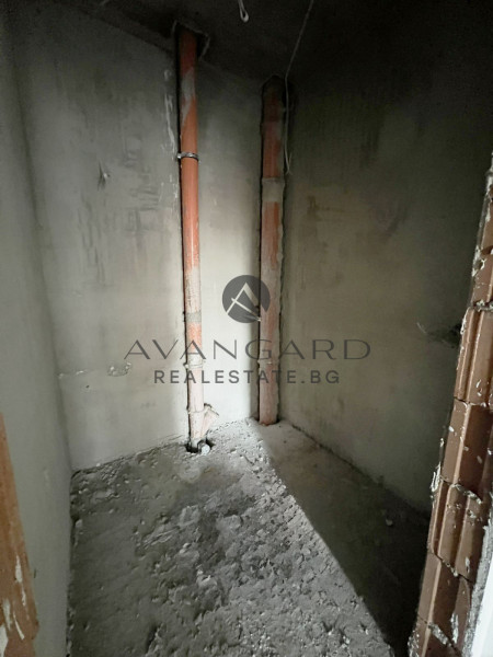 SPACIOUS THREE-ROOM APARTMENT WITH ACT 14!