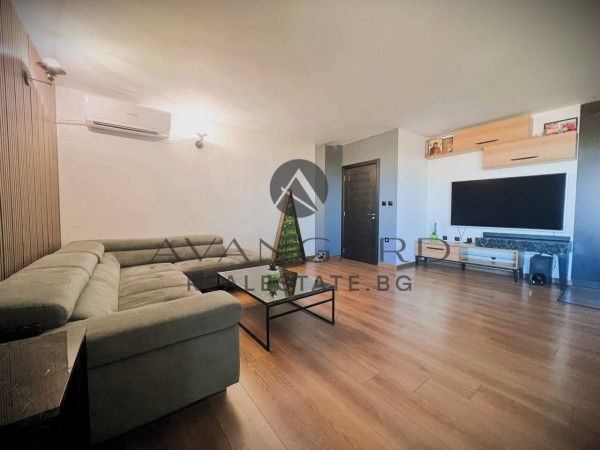 FURNISHED MULTI-ROOM APARTMENT WITH PARKING SPACE INCLUDED IN THE PRICE! BRANDING!