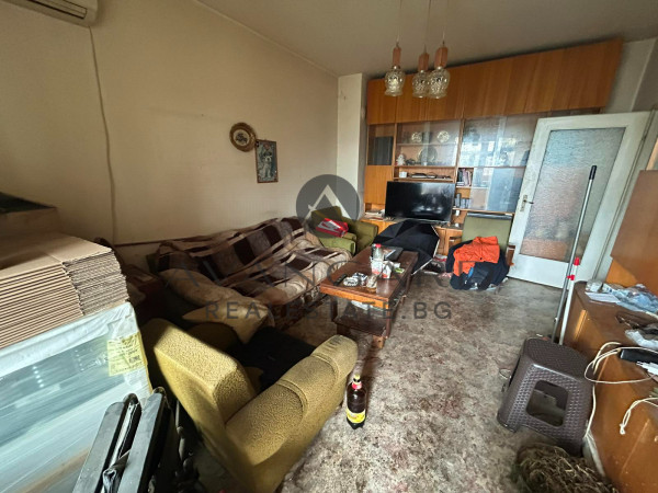 Three-room apartment / Thrace