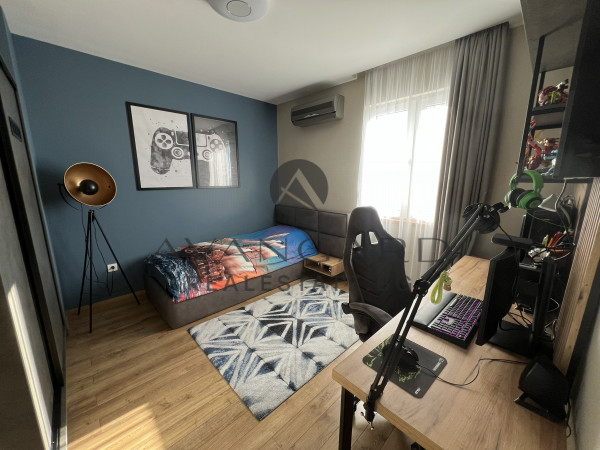 LUXURIOUSLY FURNISHED MULTI-ROOM APARTMENT